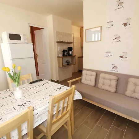 Gyoengyvirag Apartmanhaz * Hajduszoboszlo