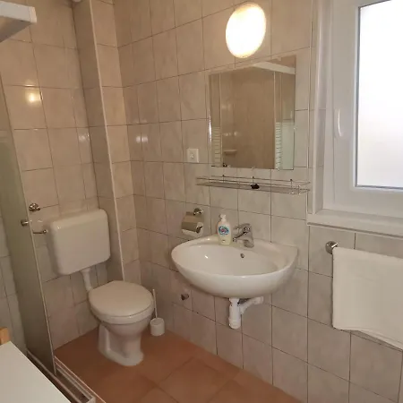 Gyoengyvirag Apartmanhaz
