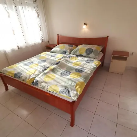 Gyoengyvirag Apartmanhaz Hajduszoboszlo