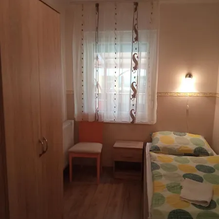 Apartment Gyoengyvirag Apartmanhaz
