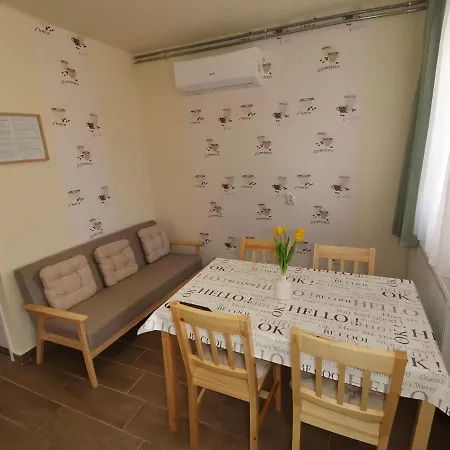 Gyoengyvirag Apartmanhaz Appartement