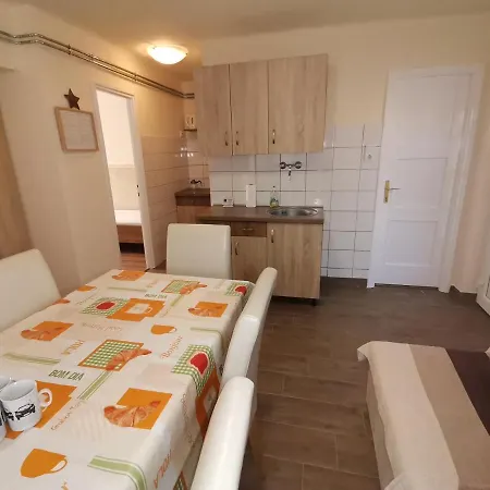 Gyoengyvirag Apartmanhaz Appartement