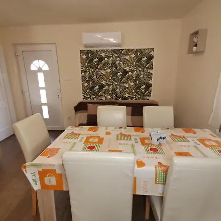 Gyoengyvirag Apartmanhaz Appartement