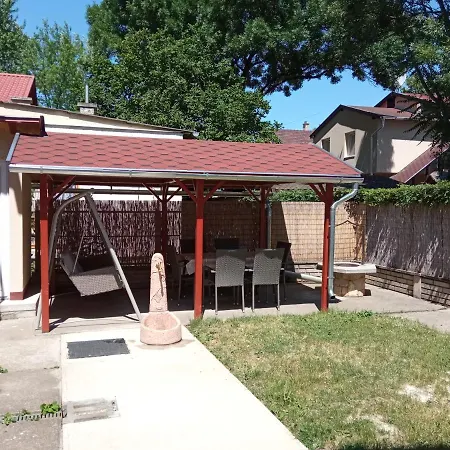 Gyoengyvirag Apartmanhaz *